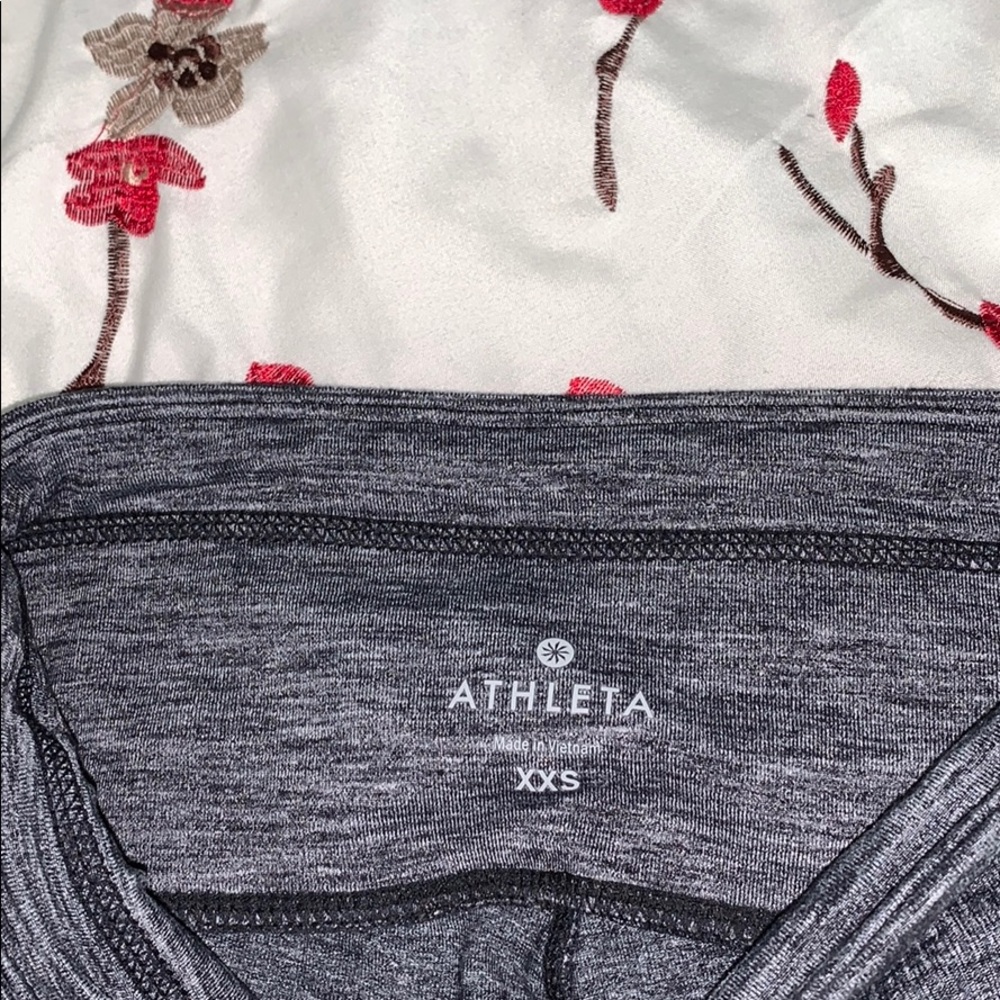 Athleta leggings with pockets